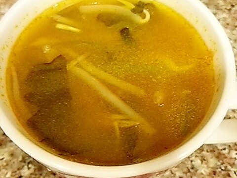 ごぼうとピーマンの鶏ガラトムヤムスープ